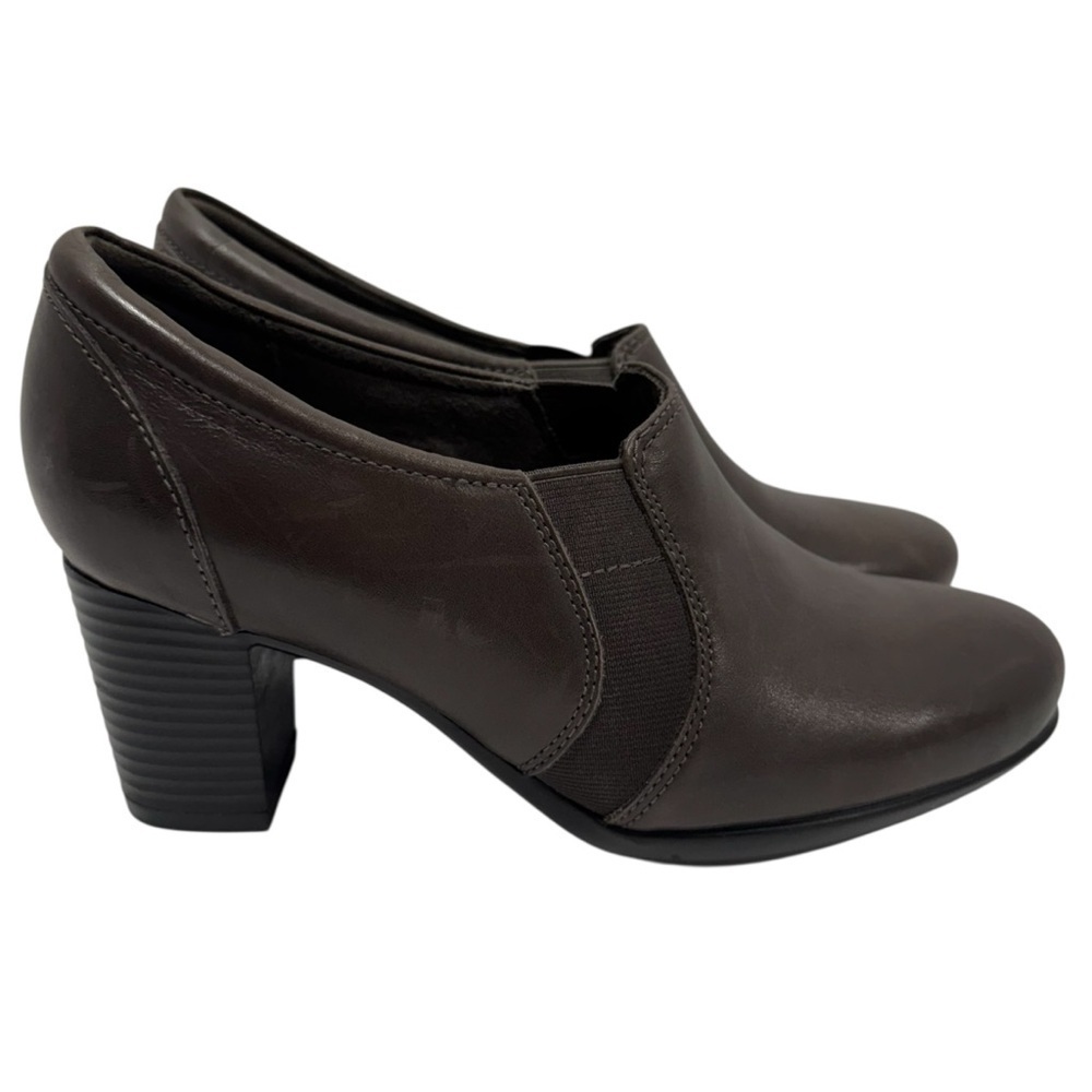 Clarks Leather Heeled Booties Sz 7 Grey Slip On Shoes Office Classic Classy VGUC